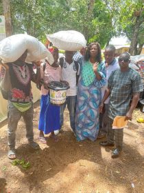 Les Familles Affectées par les Inondations de 2022 En Sierra Leone Reçoivent une Assistance Humanitaire d’une Valeur de 690.719 Dollars US de la Part de la CEDEAO